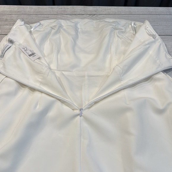 New York & Company Shorts Romper off white size L NWT - Picture 7 of 16